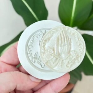 Medalha Mãos em oração