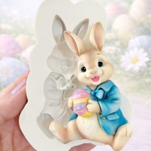 Petter Rabbit sentado