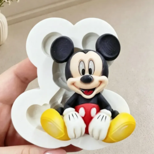 Mickey sentado