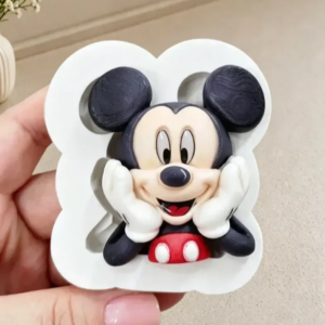 Mickey mão no rosto