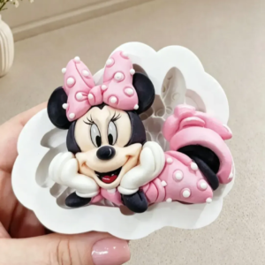 Minnie Deitada