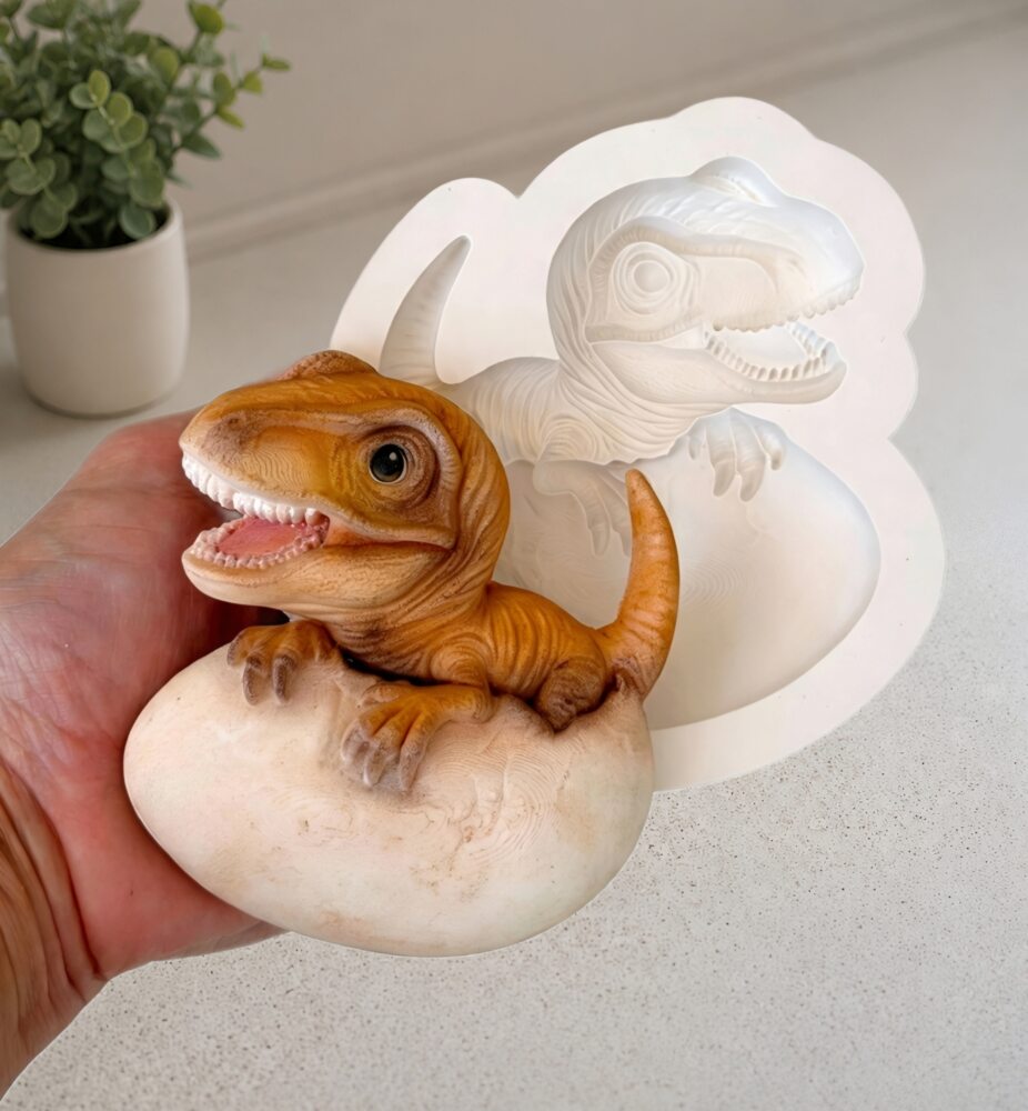 Velociraptor no Ovo Realista